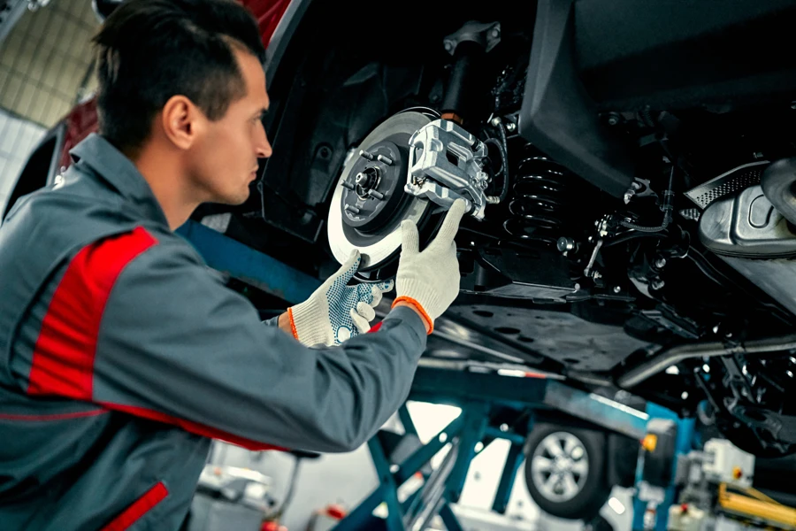 How Mobile Mechanics Simplify Suspension Repairs in Miami, FL